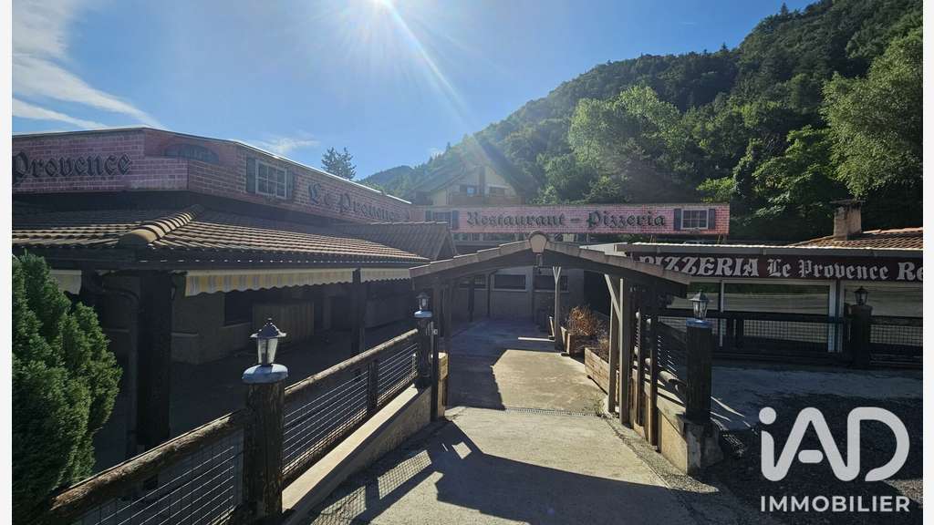 Vente ensemble commercial 300m² à Savines-le-Lac