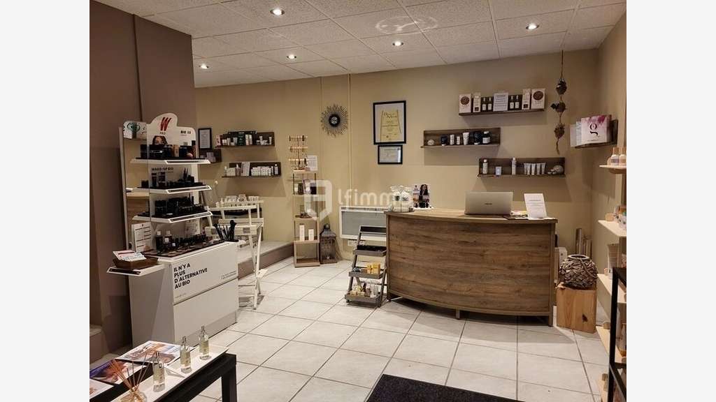 Local commercial de 84m² à vendre à Seltz centre