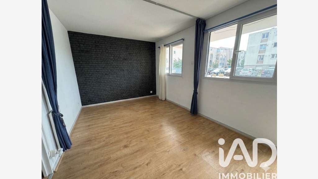 AV local professionnel 28m² sur les quais à Sète