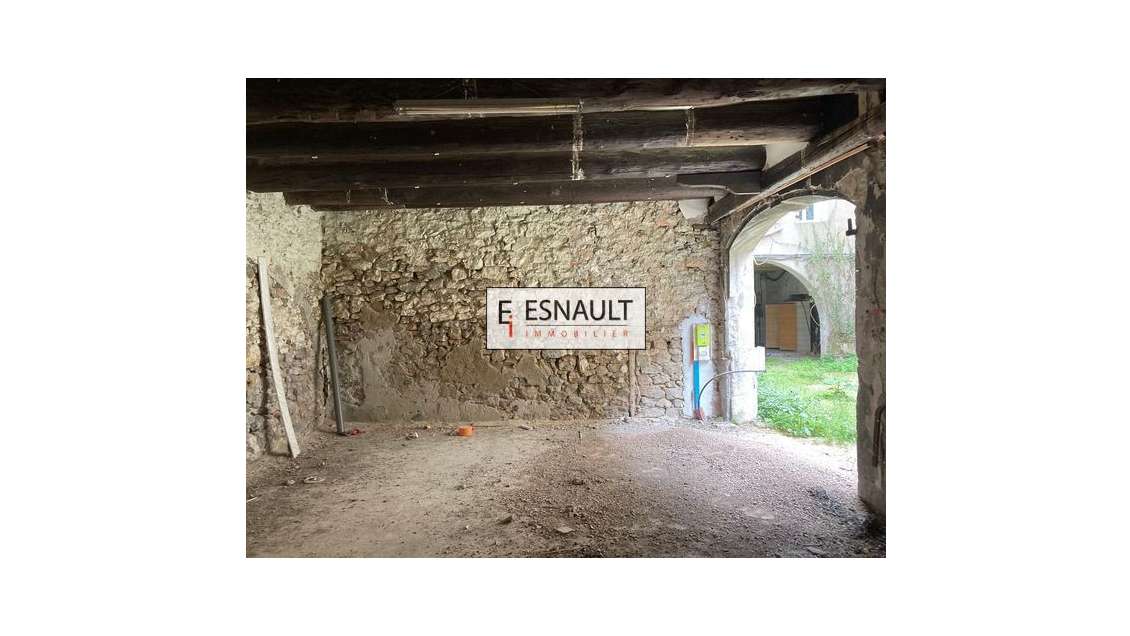 Sète murs commerciaux libres 710 m² tous commerces
