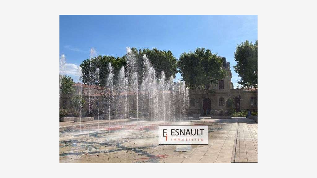 Locaux commerciaux de 88m² à vendre à Sète gare
