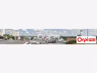 LOCAL COMMERCIAL - 93 m2 - Sin le Noble (59450)