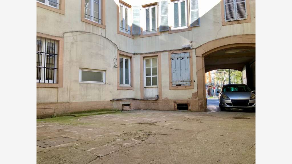 AV local commercial de 400m² à Strasbourg Haguenau