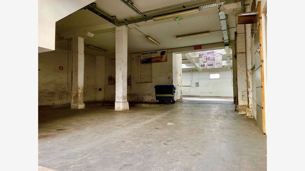 AV local commercial de 400m² à Strasbourg Haguenau