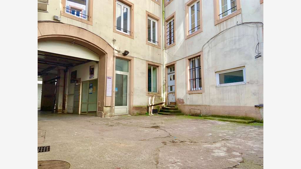 AV local commercial de 400m² à Strasbourg Haguenau