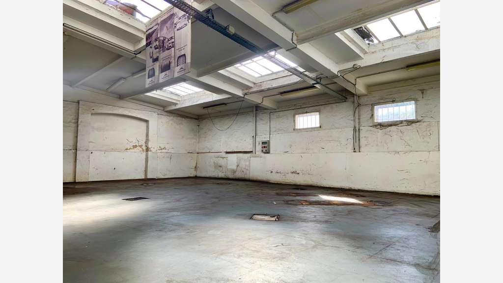 AV local commercial de 400m² à Strasbourg Haguenau