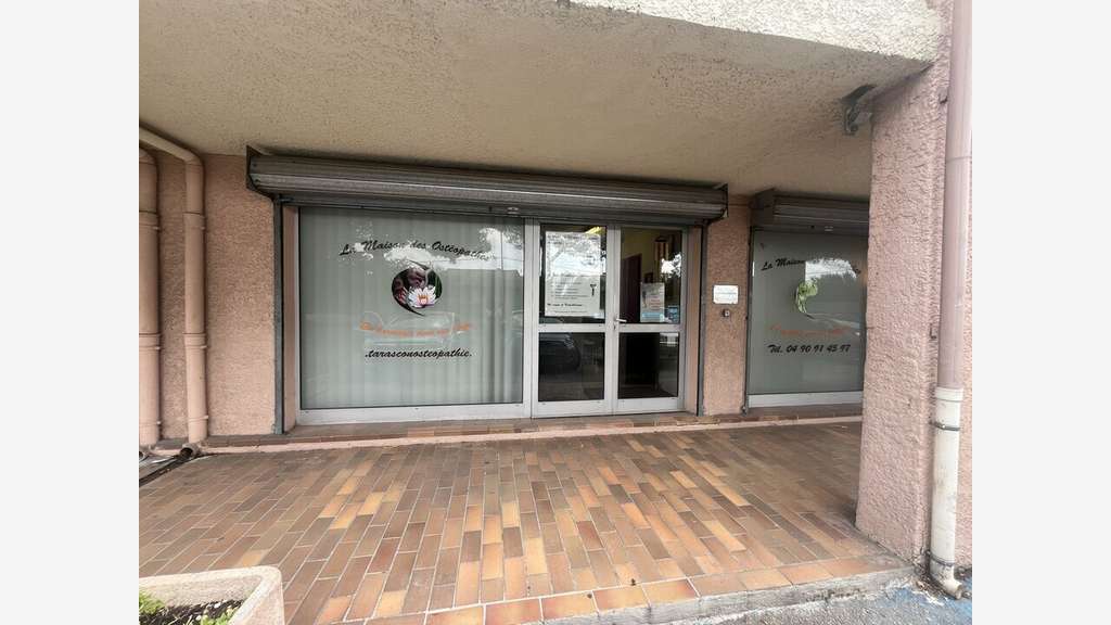 TARASCON - LOCAL COMMERCIAL à vendre