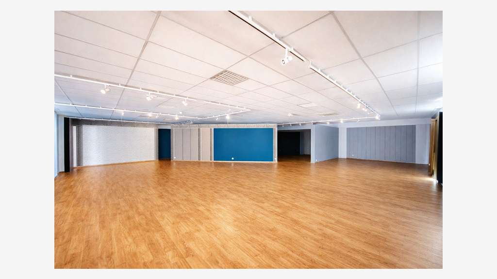 Local restauration 450m² à vendre à Théza