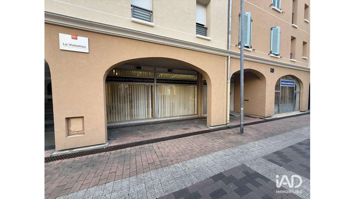 Vente local 70m² avec vitrines à Toulon centre