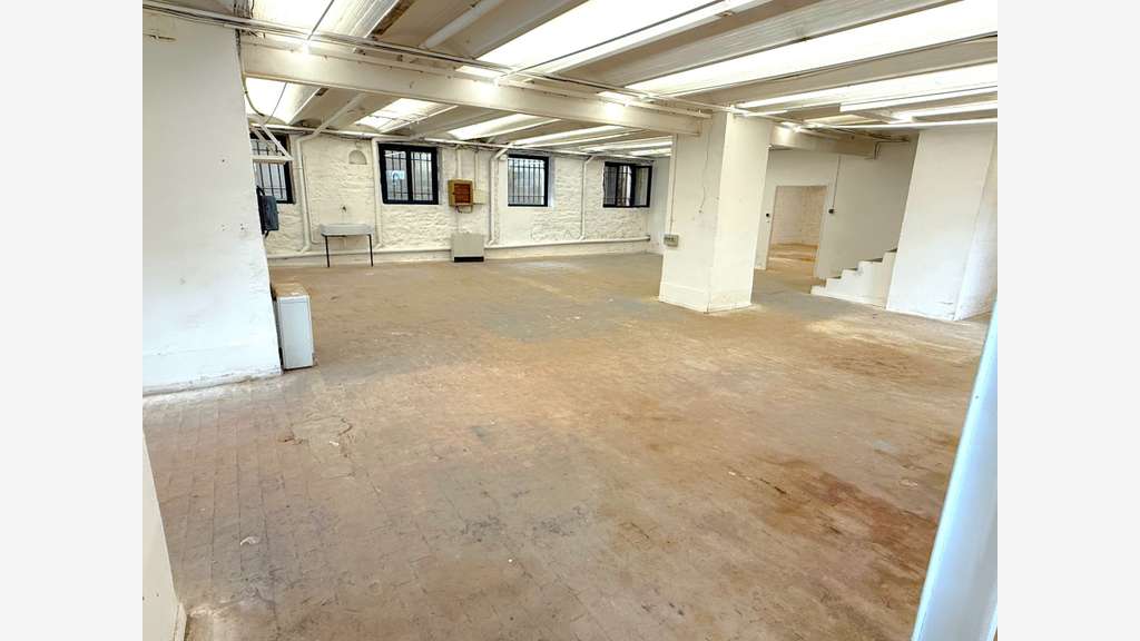 Vente local commercial de 420m² prox centre Toulon
