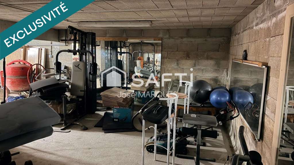 ZA Cogolin garage fermé sécurisé 130m²