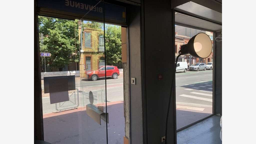 Loue 800m² à Toulouse Nord Est barrière de Paris