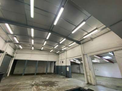 Loue 800m² à Toulouse Nord Est barrière de Paris