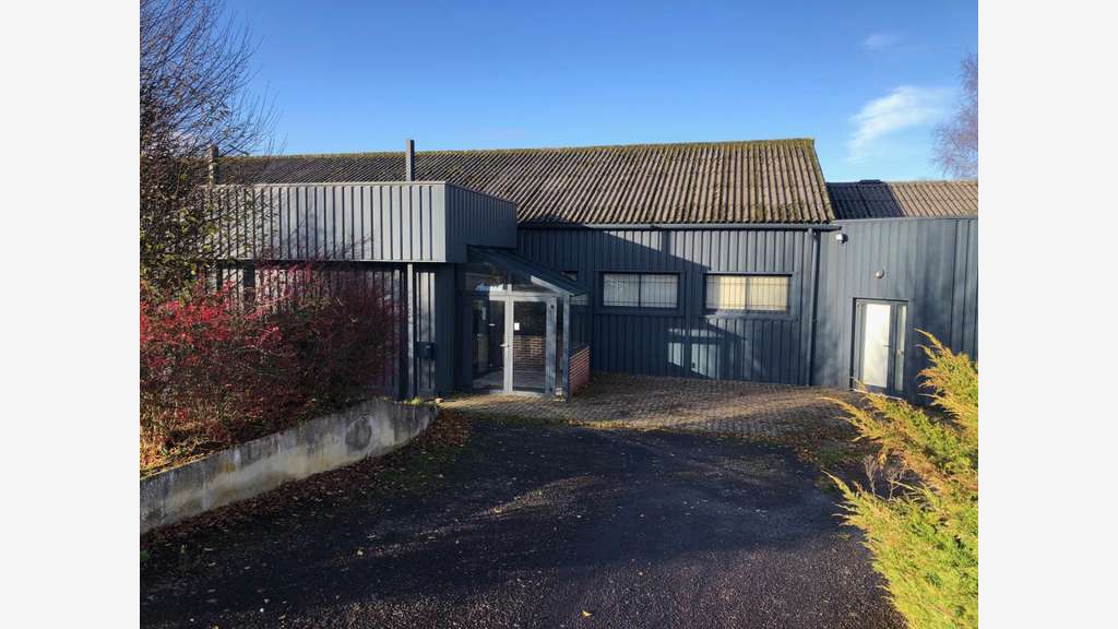 Vente bâtiment polyvalent 1500m² à Tourouvre