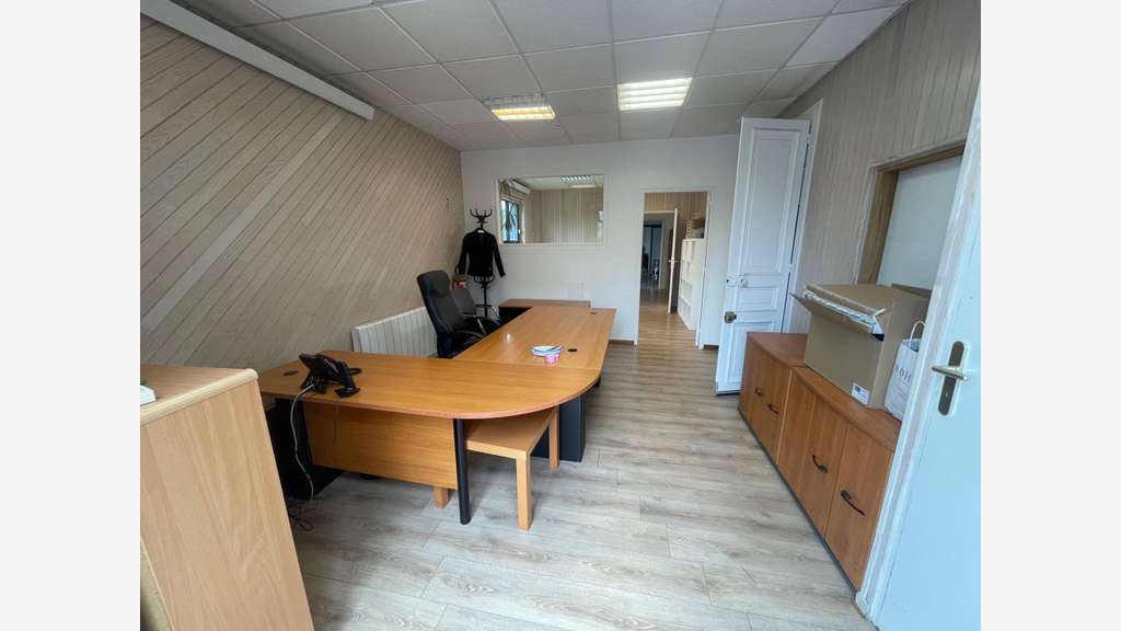 Vente bâtiment polyvalent 1500m² à Tourouvre