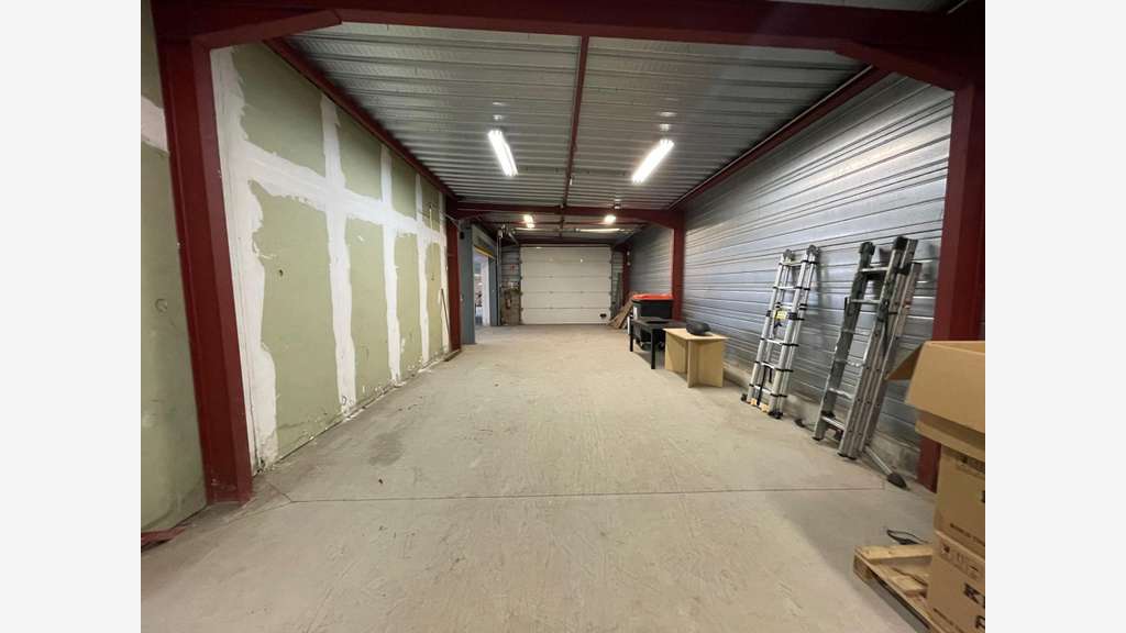 Vente bâtiment polyvalent 1500m² à Tourouvre