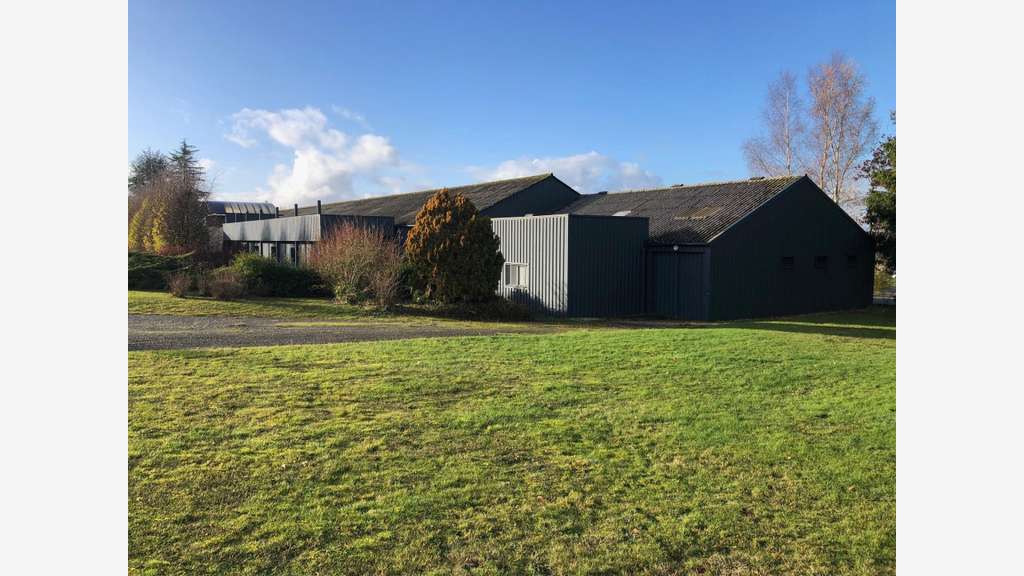 Vente bâtiment polyvalent 1500m² à Tourouvre
