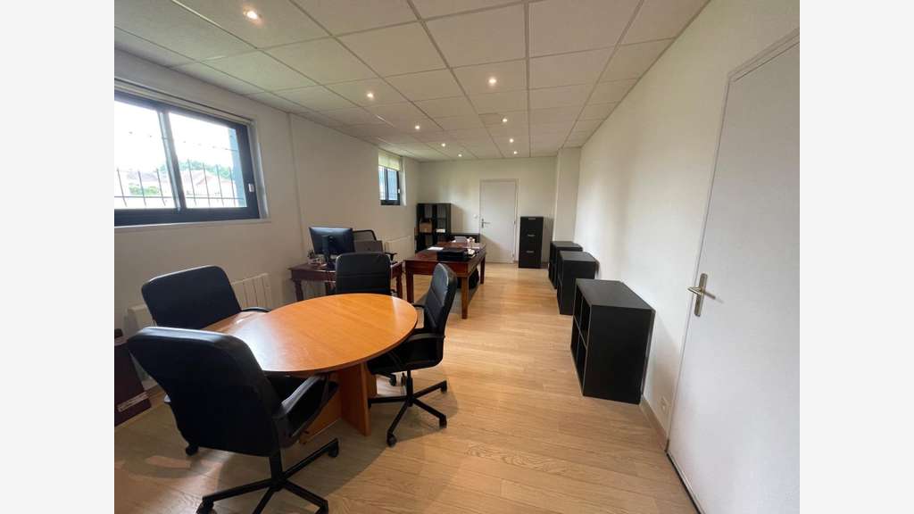 Vente bâtiment polyvalent 1500m² à Tourouvre