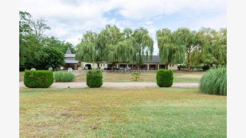 AV propriété Exceptionnelle entre Tours et Amboise