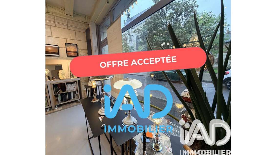 AV local 50m² avec parking privatif à Tours Centre