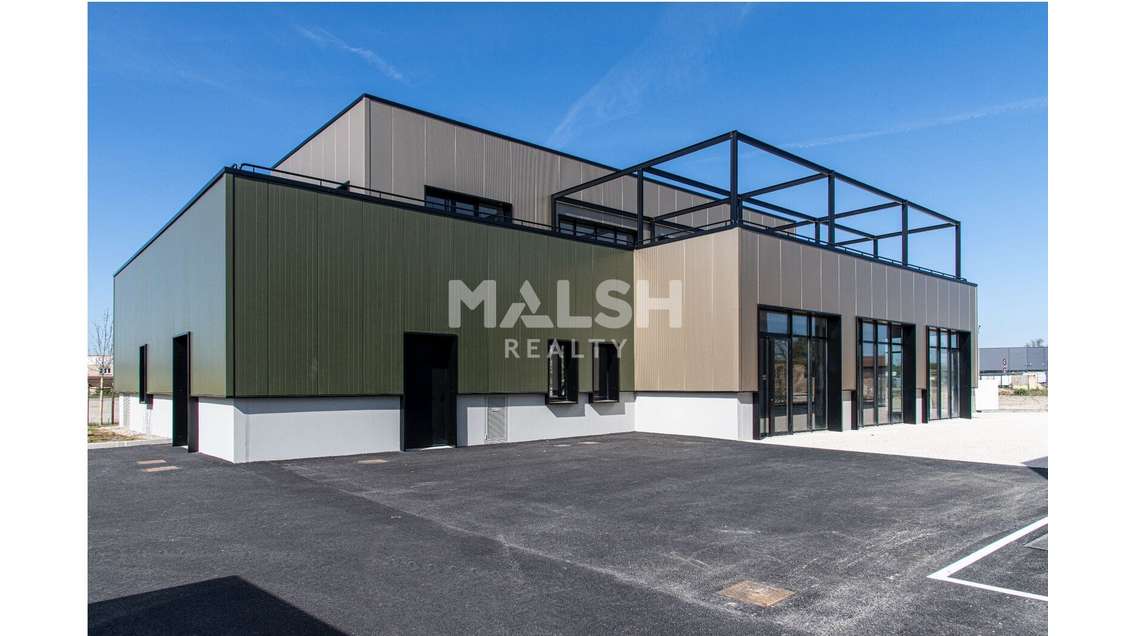 Local commercial neuf pour restaurant à Toussieu