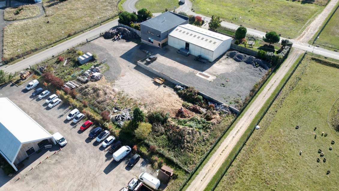 Bâtiment commercial 920m² à Tremblay-les-Villages