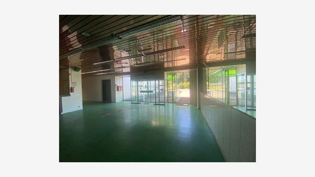Cède surface commerciale de 4250m² à Ussel (19) !