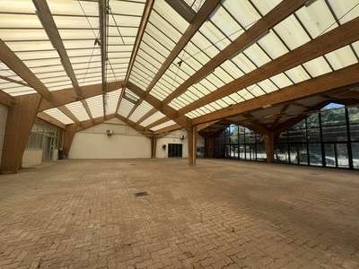 Cède surface commerciale de 4250m² à Ussel (19) !