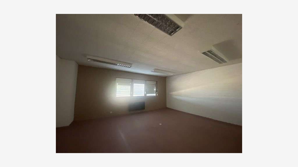 Cède surface commerciale de 4250m² à Ussel (19) !