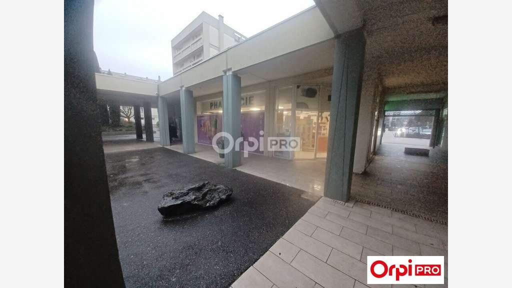 Vente entrepôt 130m² à Bourg de Péage