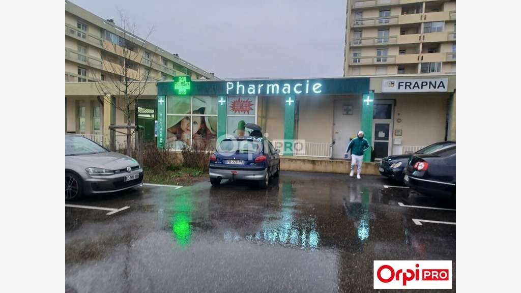 Vente entrepôt 130m² à Bourg de Péage