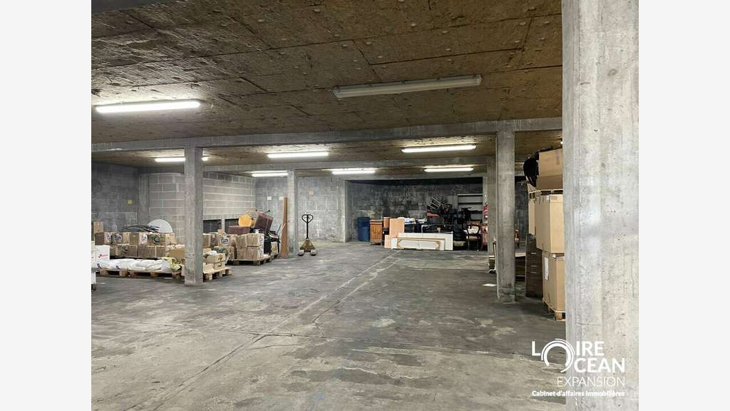 Local commercial de 780m² à vendre à Vallet