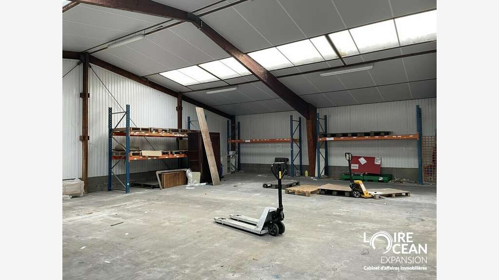 Local commercial de 780m² à vendre à Vallet