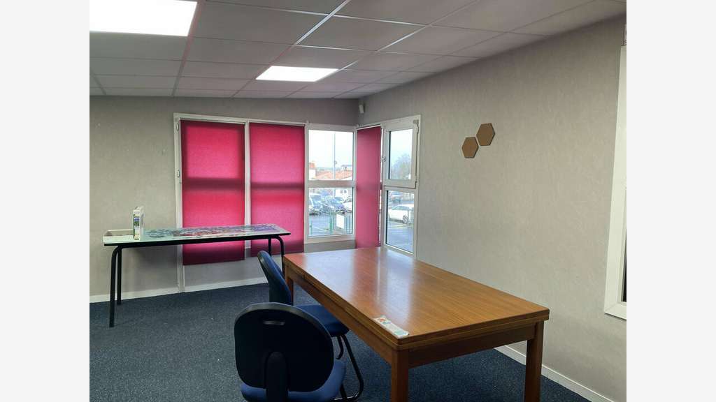 Local commercial de 780m² à vendre à Vallet