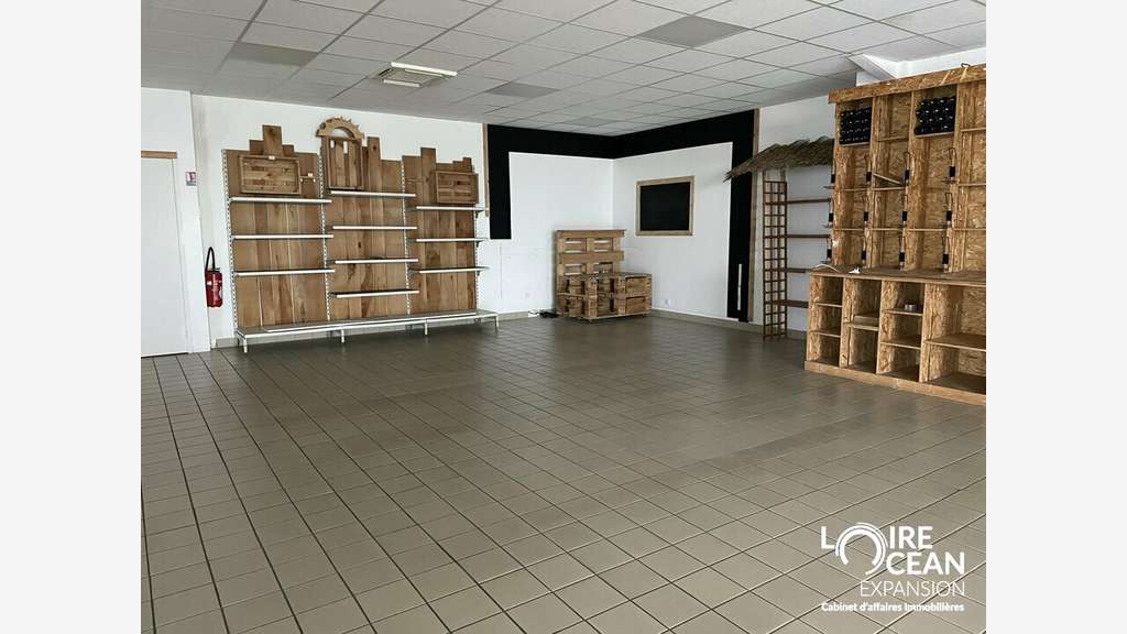 Local commercial de 780m² à vendre à Vallet