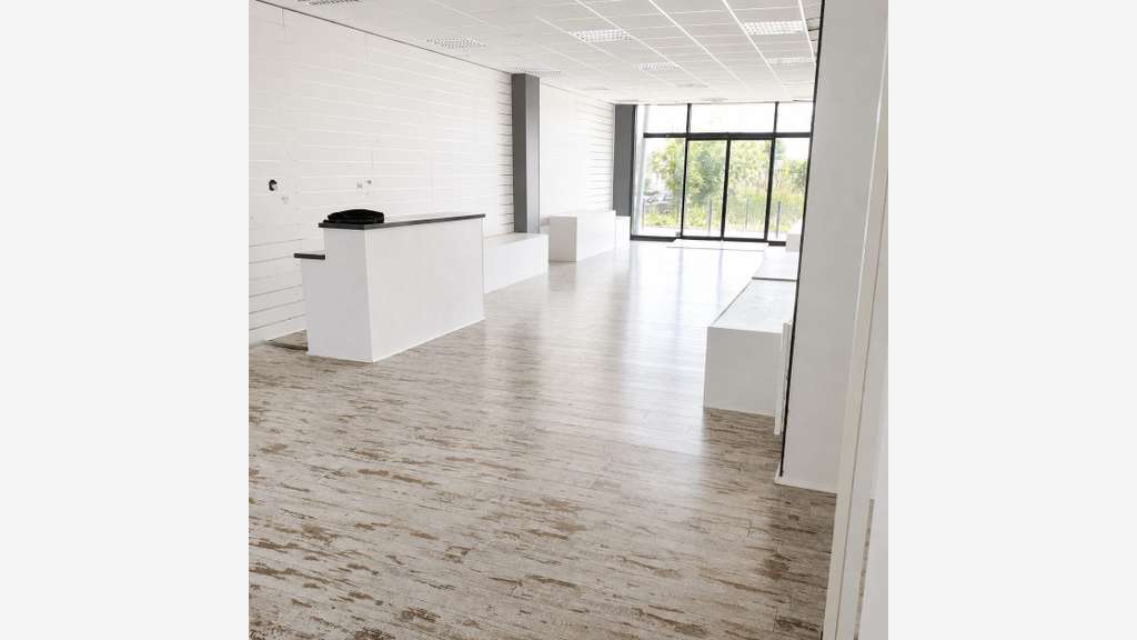 A vendre local commercial 100m² à Vannes Ouest