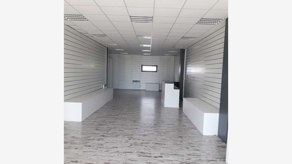 A vendre local commercial 100m² à Vannes Ouest