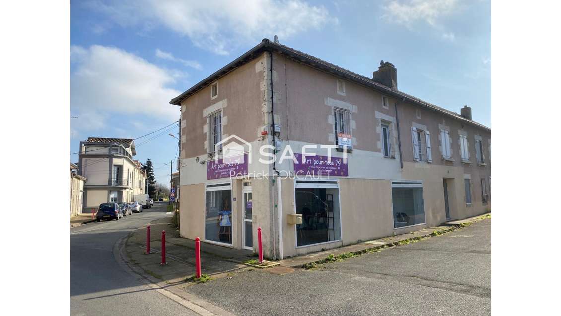 AV local professionnel en parfait état à Vasles