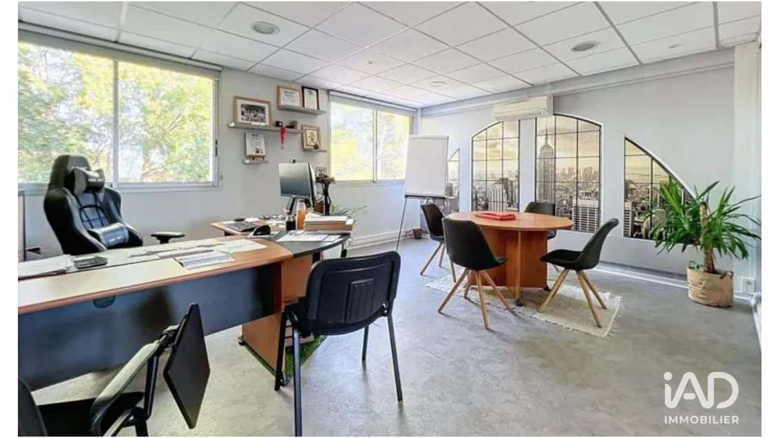 Murs commerciaux à Venelles