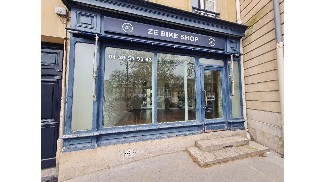 AV local 133m² empl N°1 Av de St Cloud Versailles