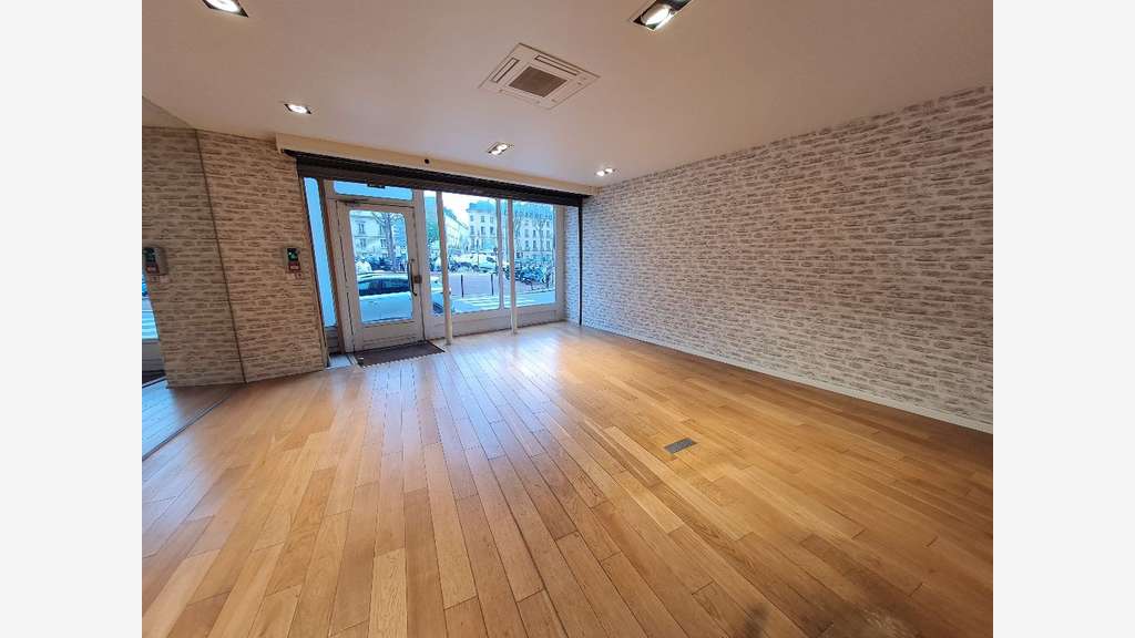 AV local 133m² empl N°1 Av de St Cloud Versailles