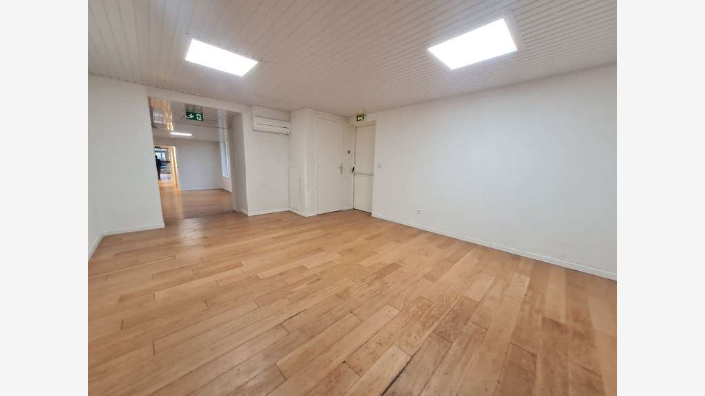 AV local 133m² empl N°1 Av de St Cloud Versailles