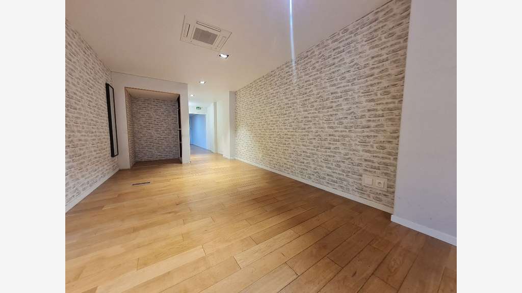 AV local 133m² empl N°1 Av de St Cloud Versailles