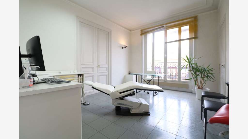 Vente bureaux 105m² empl N°1 à Versailles centre