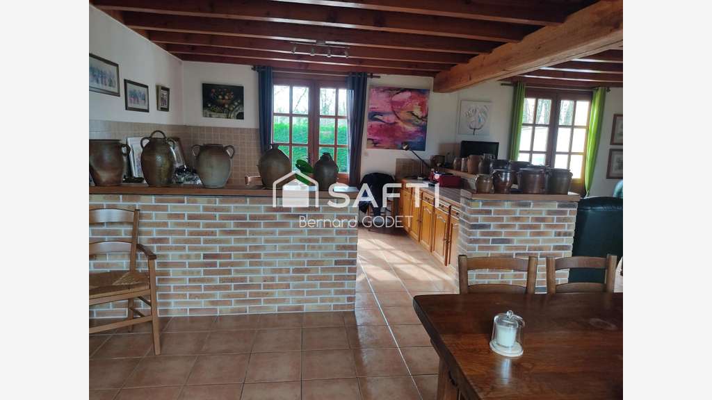 Propriété de caractère au cœur d’un village de cha