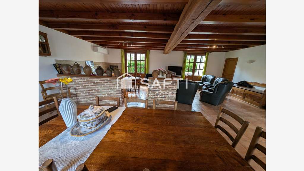 Propriété de caractère au cœur d’un village de cha