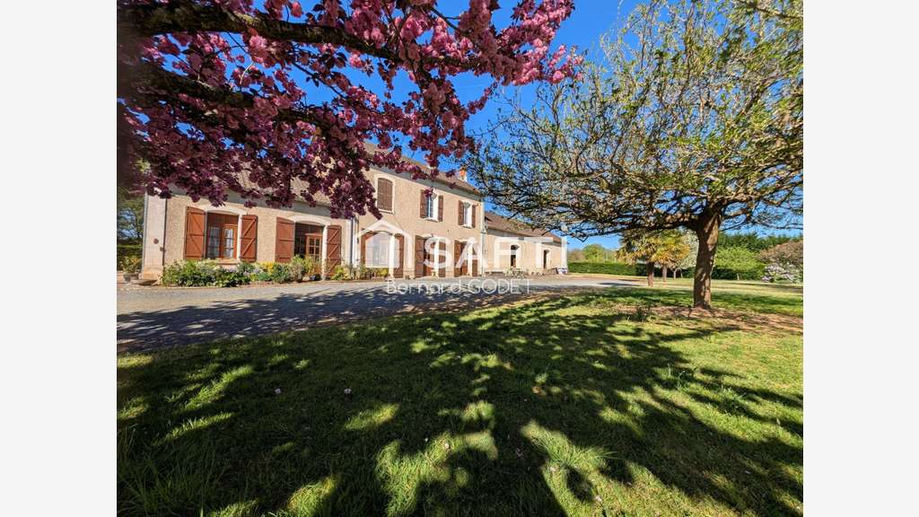 Propriété de caractère au cœur d’un village de cha