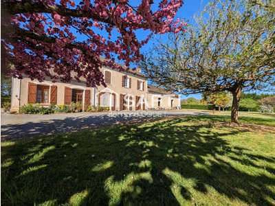 Propriété de caractère au cœur d’un village de cha