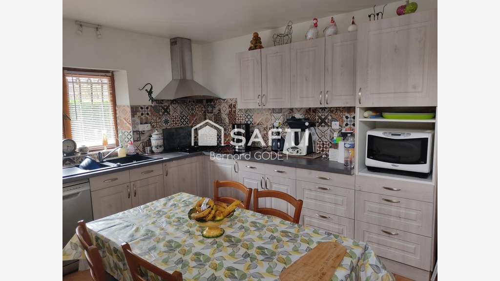 Propriété de caractère au cœur d’un village de cha