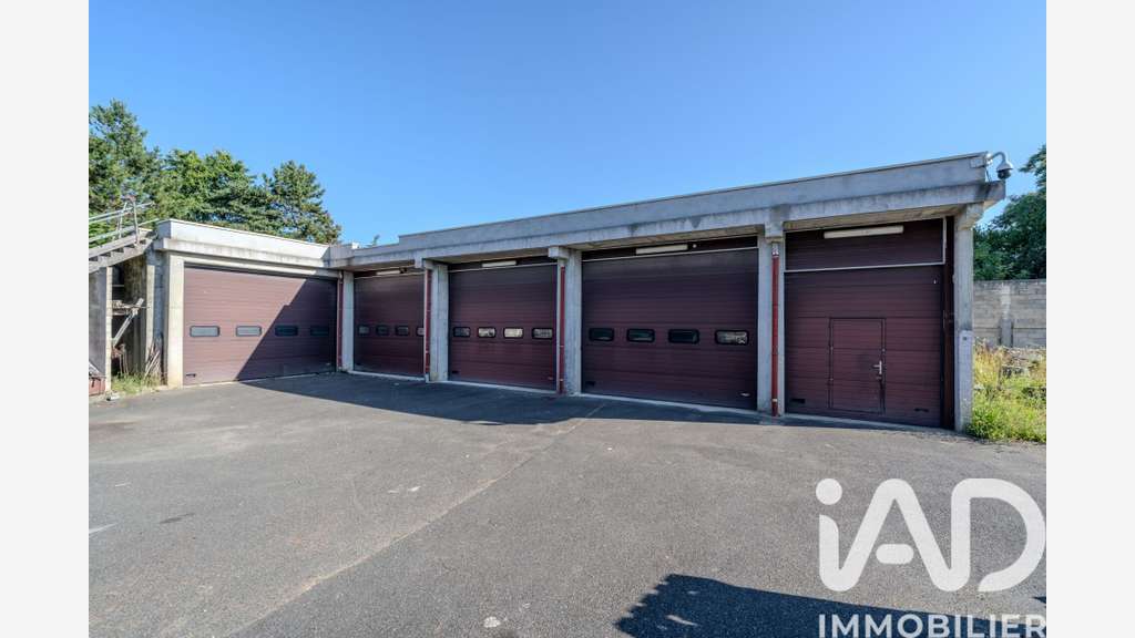 AV entrepôt de 300m² à Vieille Église en Yvelines